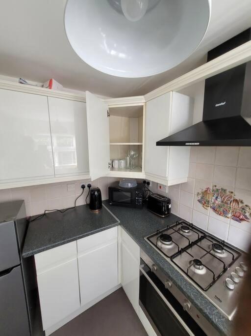 2 Bedroom End Of Terrace House Wellington  Esterno foto