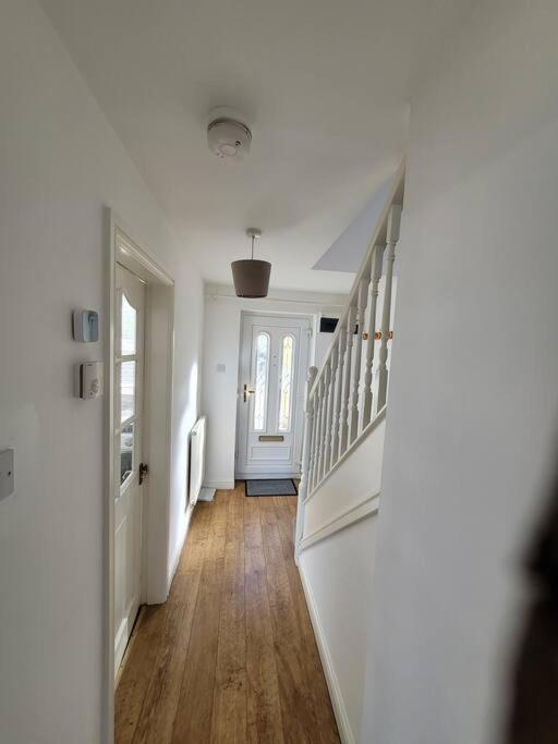 2 Bedroom End Of Terrace House Wellington  Esterno foto