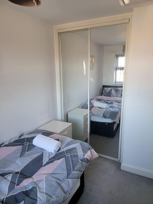2 Bedroom End Of Terrace House Wellington  Esterno foto