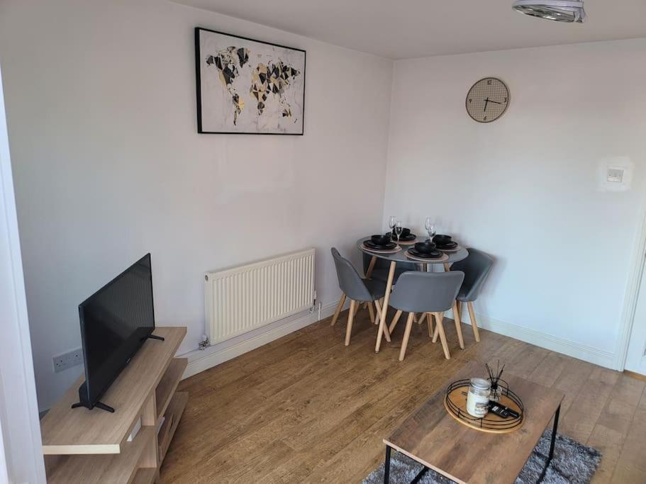 2 Bedroom End Of Terrace House Wellington  Esterno foto