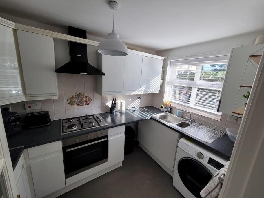 2 Bedroom End Of Terrace House Wellington  Esterno foto