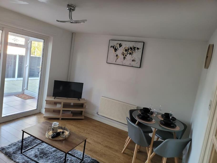 2 Bedroom End Of Terrace House Wellington  Esterno foto