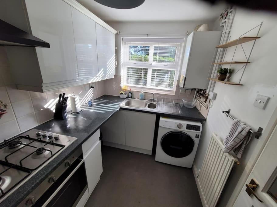 2 Bedroom End Of Terrace House Wellington  Esterno foto