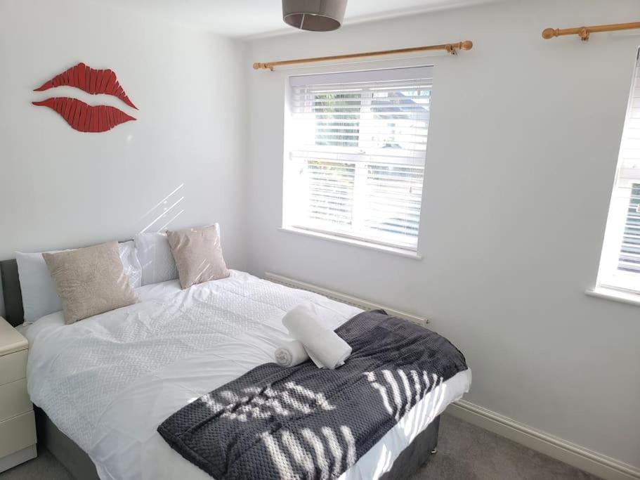 2 Bedroom End Of Terrace House Wellington  Esterno foto