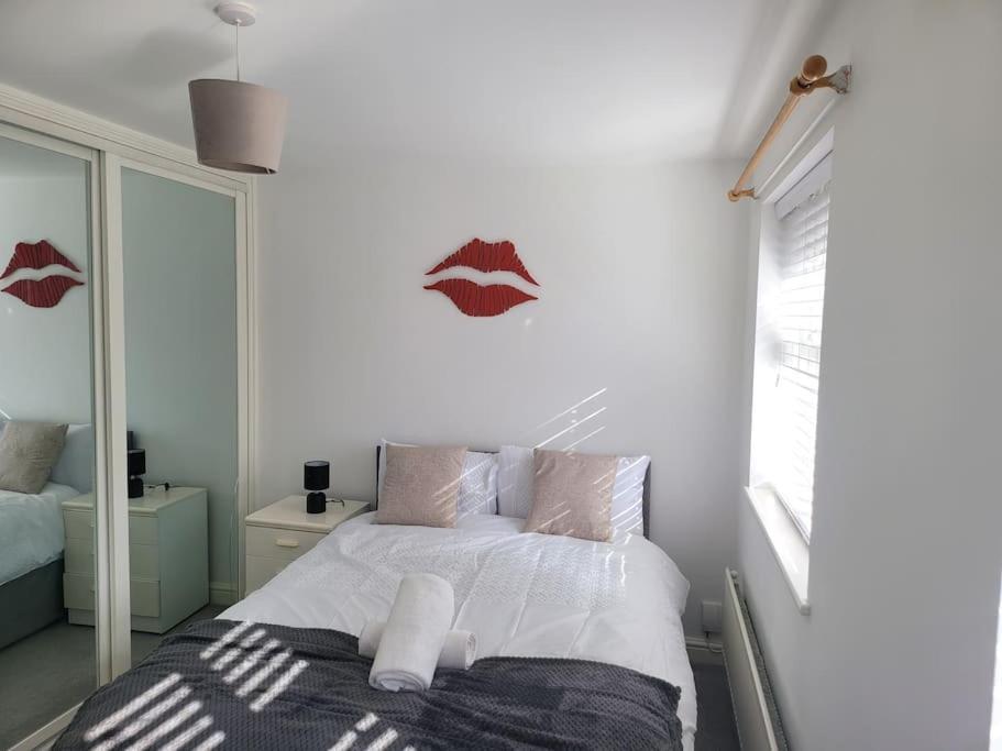 2 Bedroom End Of Terrace House Wellington  Esterno foto