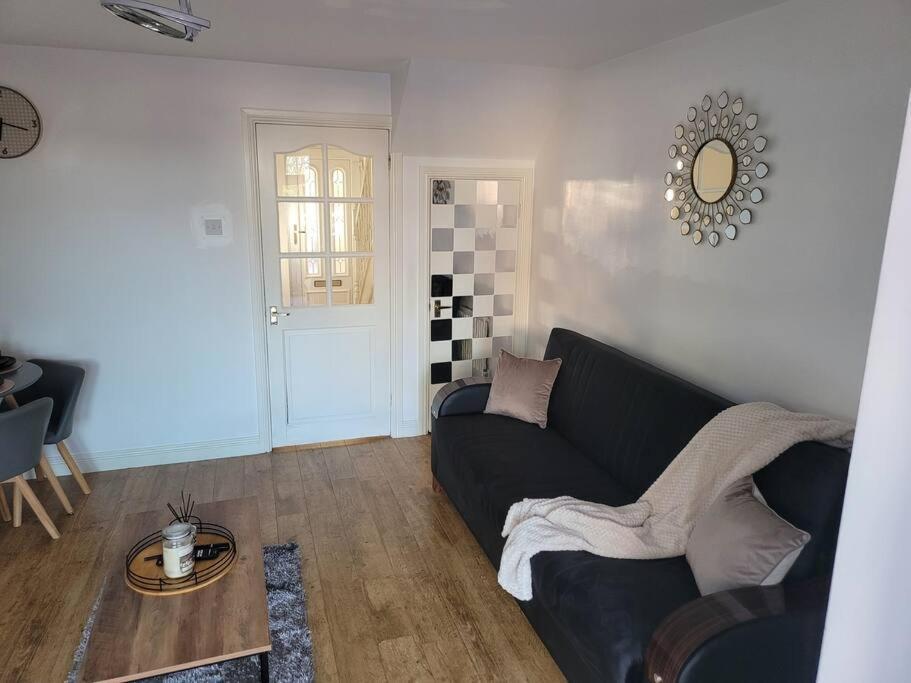 2 Bedroom End Of Terrace House Wellington  Esterno foto