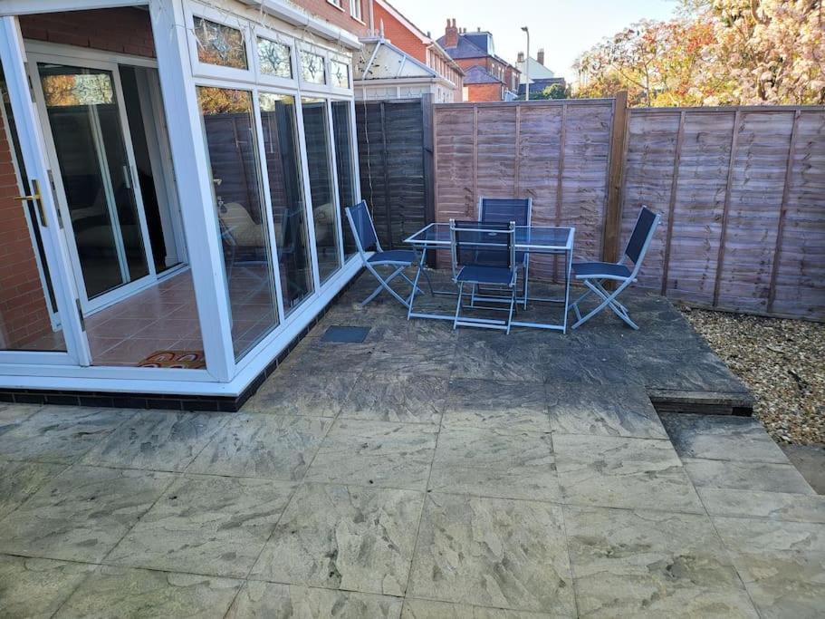 2 Bedroom End Of Terrace House Wellington  Esterno foto