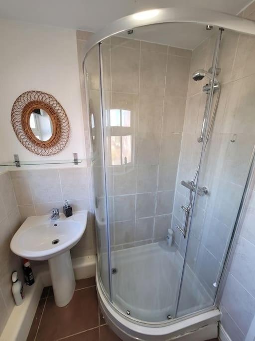 2 Bedroom End Of Terrace House Wellington  Esterno foto