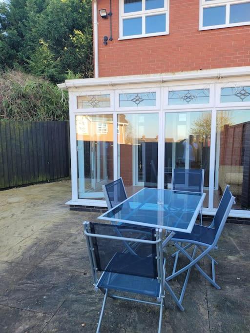 2 Bedroom End Of Terrace House Wellington  Esterno foto
